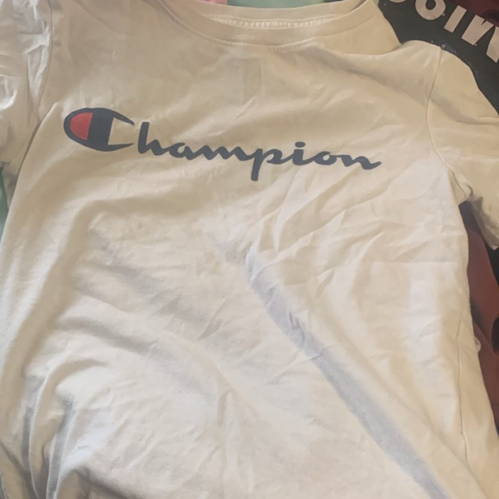 I’m selling this champion shirt. Worn 4 times